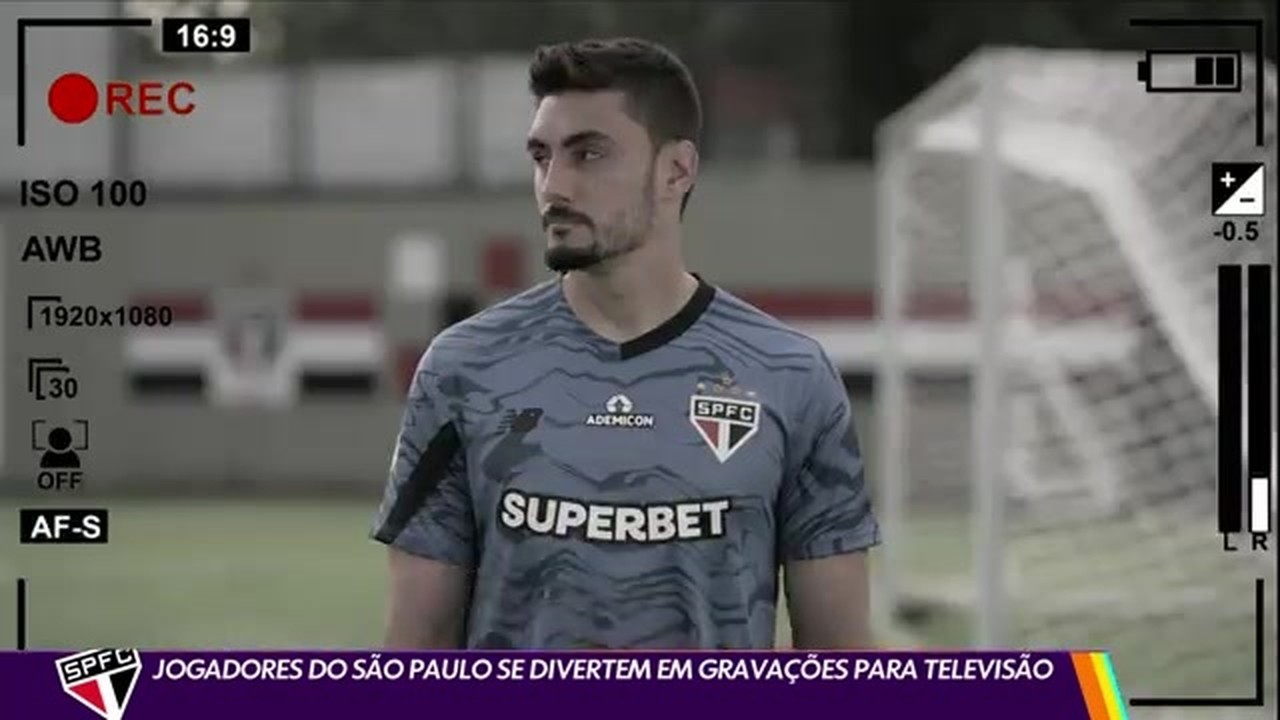 Jogadores do São Paulo se divertem em gravações para televisão