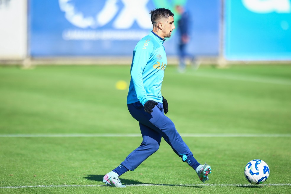 Cristian Olivera em treino do Grêmio