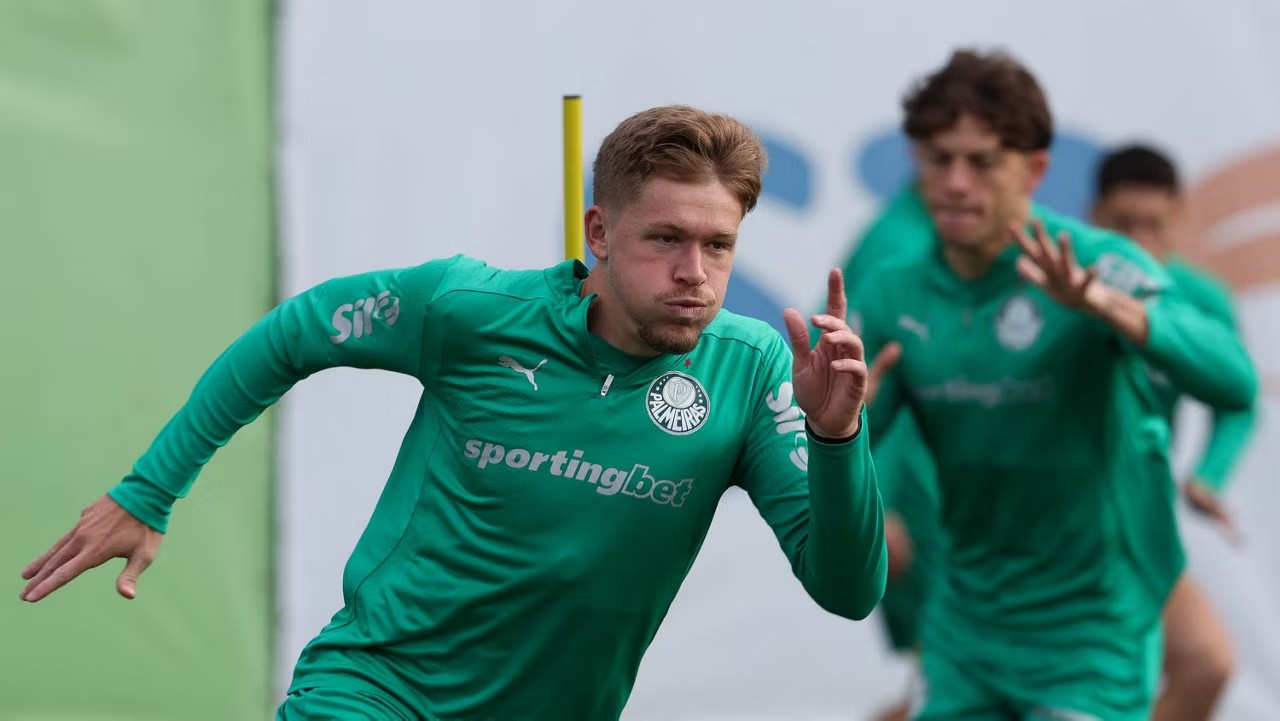 Bruno Fuchs surpreende Abel e reforça defesa do Palmeiras com saída de bola eficiente