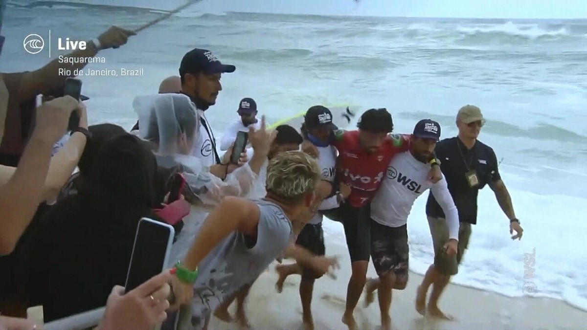 Filipe Toledo curte folga do Mundial de Surfe ao lado da namorada grávida -  Fotos - R7 Mais Esportes