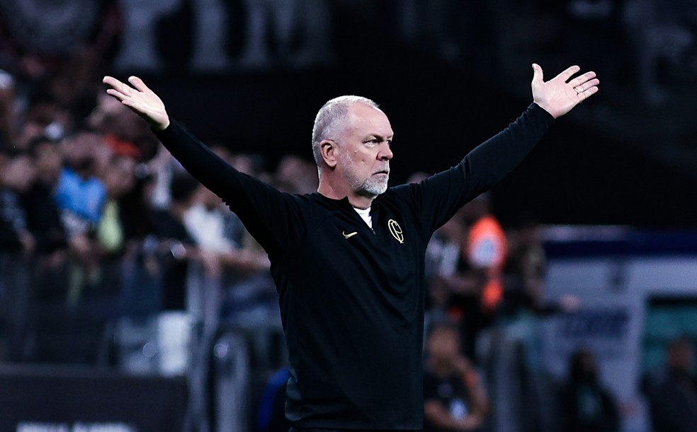 Corinthians de Mano tenta voltar a ter reservas decisivos — Foto: Fabio Giannelli/AGIF