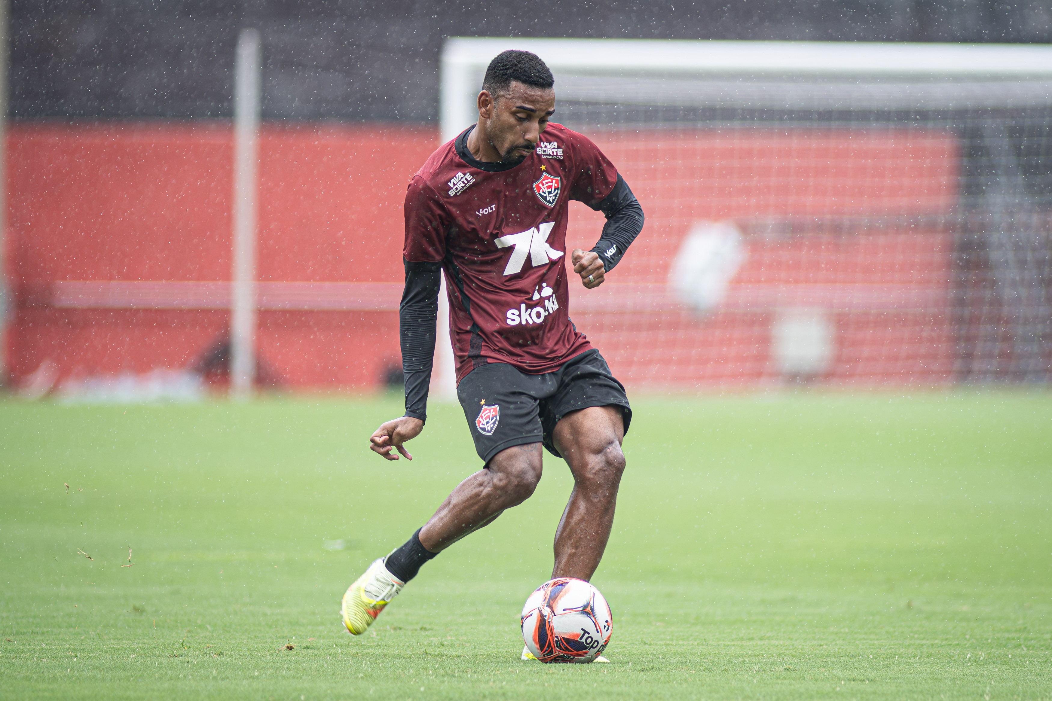 Mateus Silva tem 1ª sequência de jogos depois de lesão no Vitória e ganha elogios de Jair Ventura