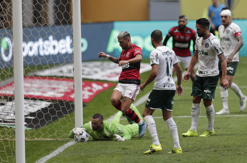 Weverton pega pênalti, vira herói e Brasil finalmente conquista o ouro no  futebol