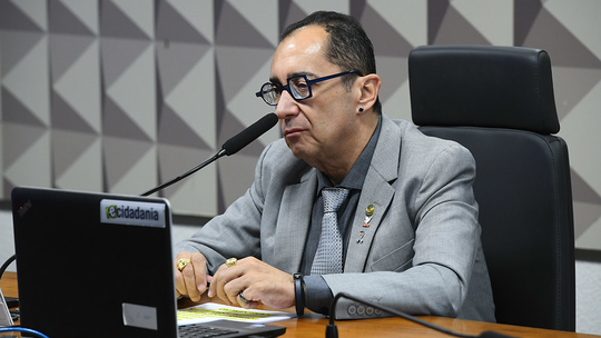 CPI aprova convocação de ex-árbitro suspeito de pedir propina após manipulação em partida - Foto: (Marcos Oliveira /Agência Senado)