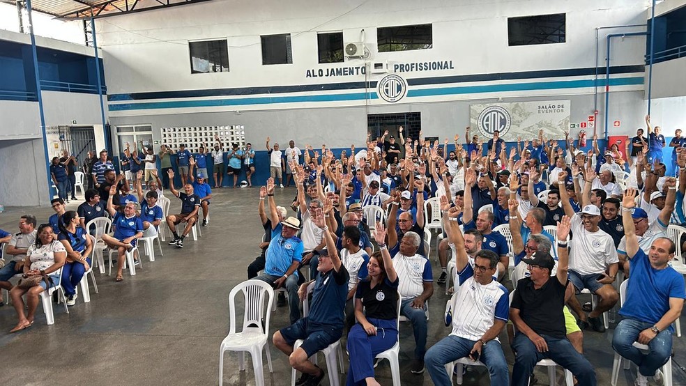 Proposta de SAF do Confiança foi aprovada por unanimidade em Assembleia Geral — Foto: Demétrius Oliveira / ge