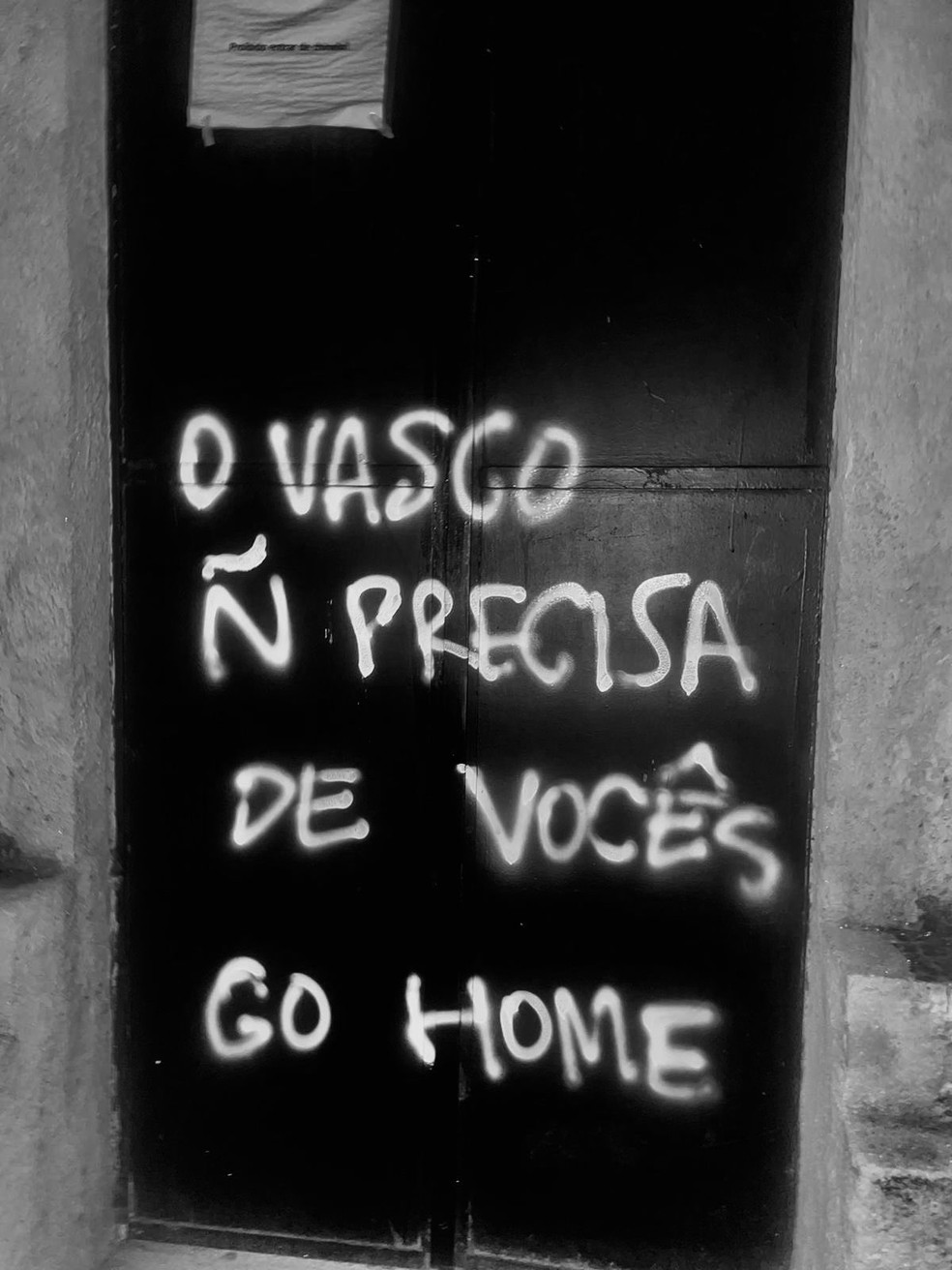 São Januário, estádio do Vasco, amanhece com pichações contra 777 — Foto: Reprodução