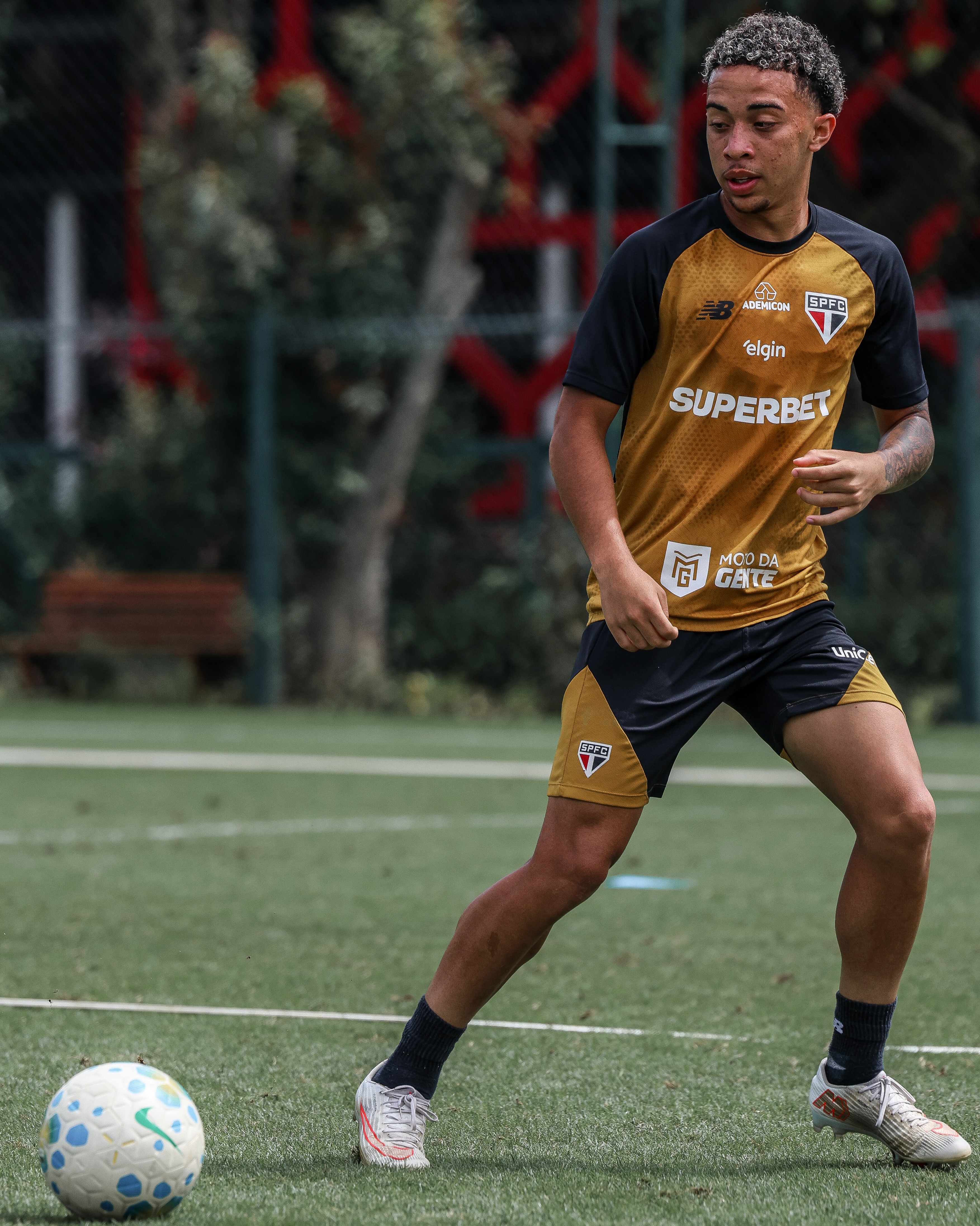 Escalação do São Paulo: Dorival ensaia mudanças e testa Pedro Ferreira na vaga de Luciano