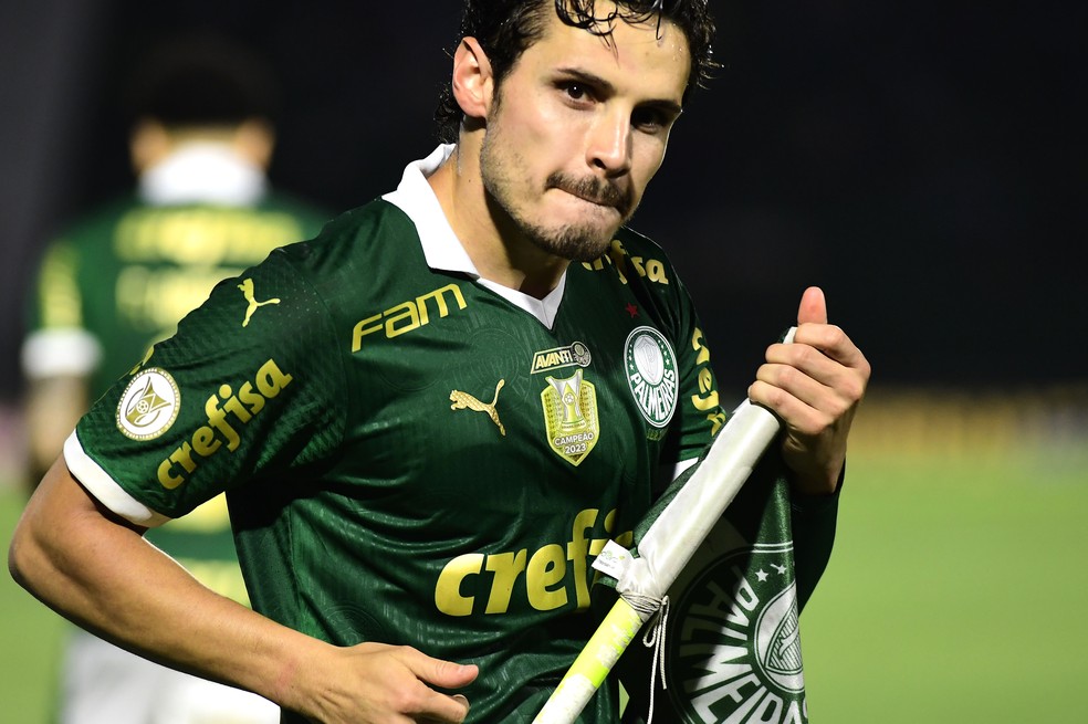 Raphael Veiga comemora gol em Palmeiras x Atlético-MG — Foto: Marcos Ribolli