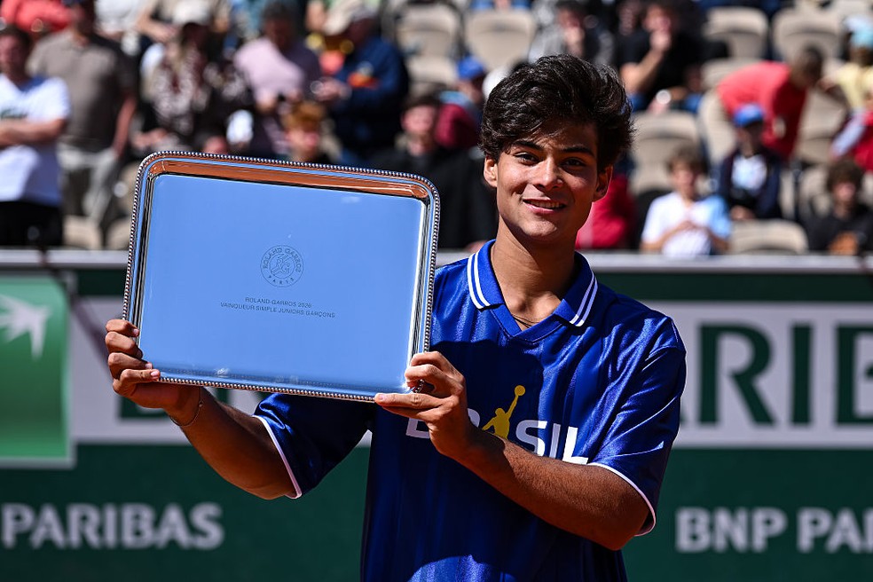 Guto Miguel é campeão juvenil de Roland Garros — Foto: Daniel Kopatsch/Getty Images