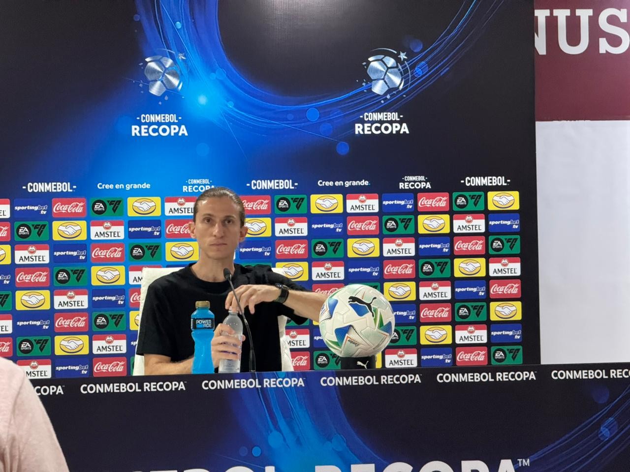 Filipe Luís aponta falhas e pede urgência na melhora após derrota do Flamengo na Argentina