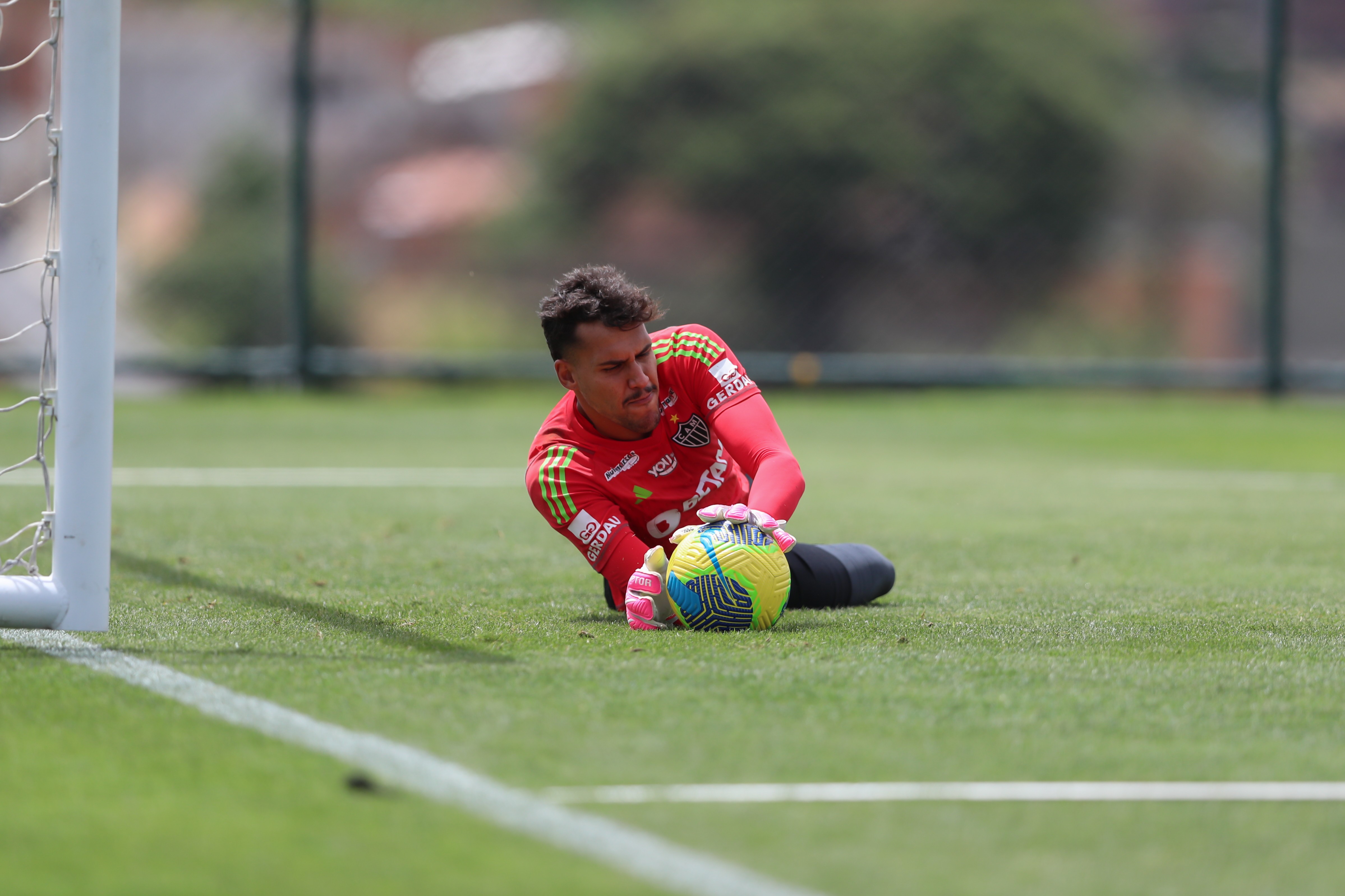 Atlético acerta venda de Matheus Mendes para clube de Portugal
