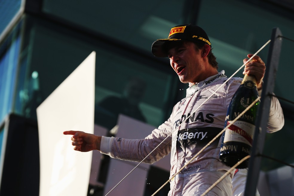 Nico Rosberg comemora vitória em 2014 — sequência de vitórias