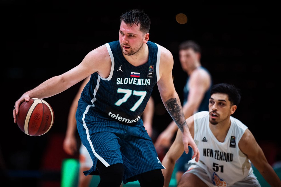 Luka Doncic em ação pela Eslovênia, no Pré-Olímpico — Foto: Fiba