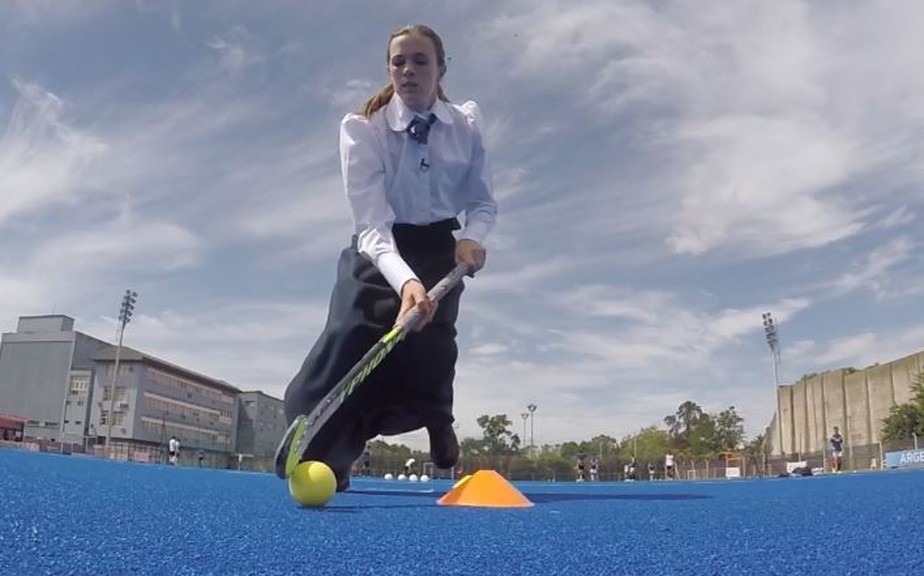 Saia longa e manga bufante: veja o uniforme das jogadoras de hóquei do  início do século passado, olympicchannel