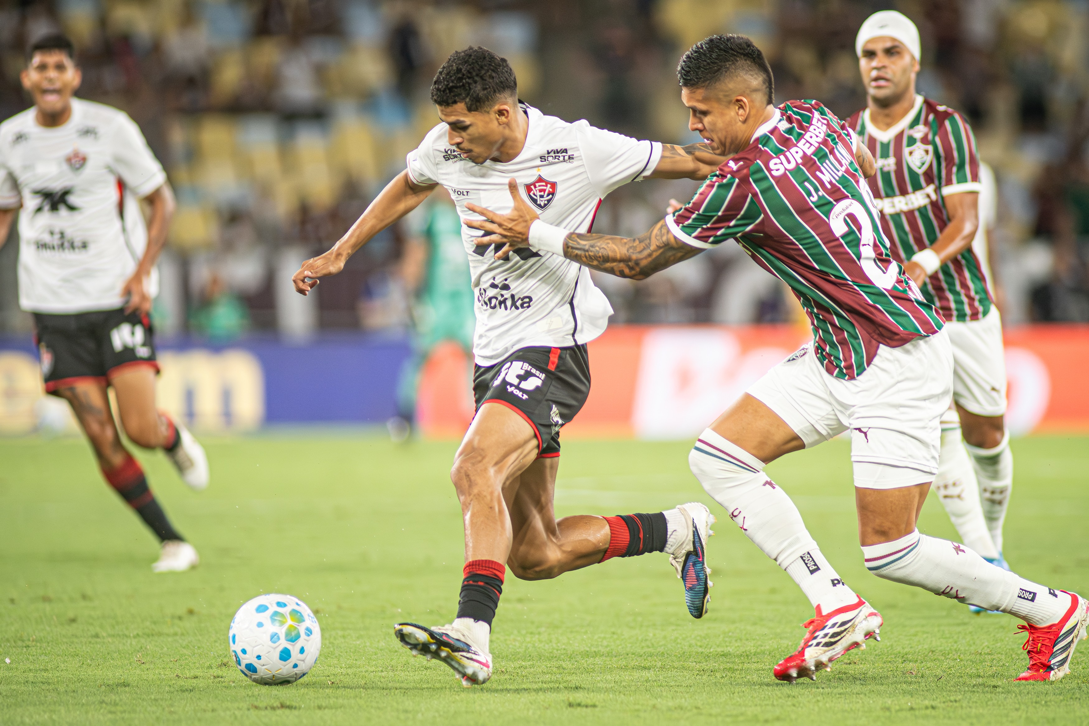 Atuações do Vitória: Renê vai bem, Arcanjo vacila, e Tarzia desperdiça chance contra o Fluminense