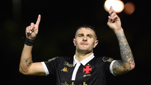 Vegetti comemora gol em Vasco x Corinthians
