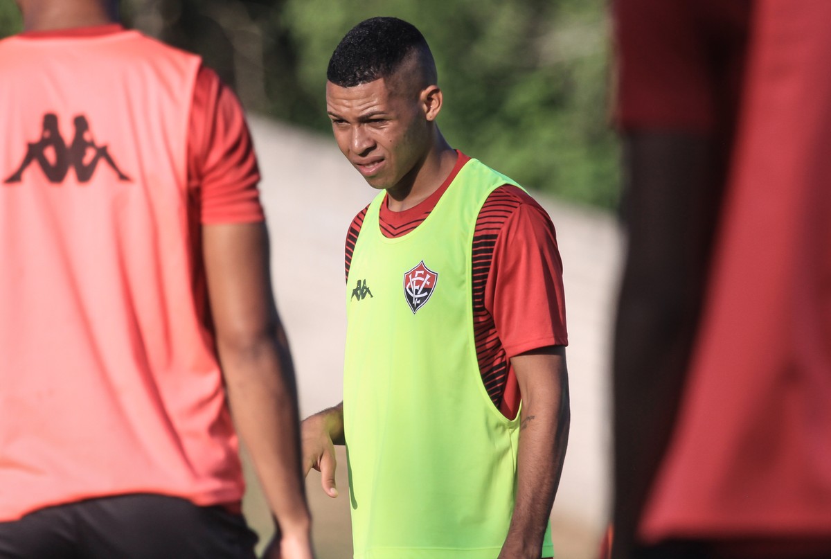 Vitória acerta empréstimo de Maykon Douglas para o futebol japonês ...