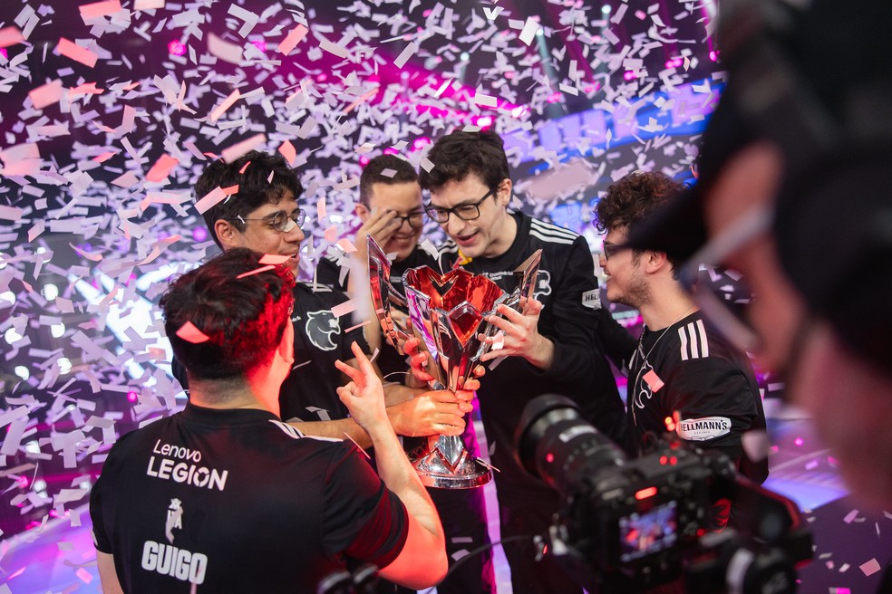 FURIA team celebrates winning LTA Sul 2nd Split title