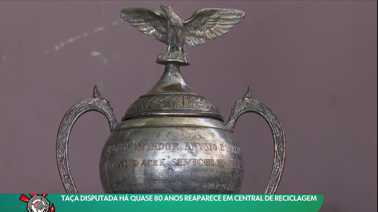 Ta&ccedil;a disputada entre Corinthians e Flamengo h&aacute; quase 80 anos reaparece em central de reciclagem
