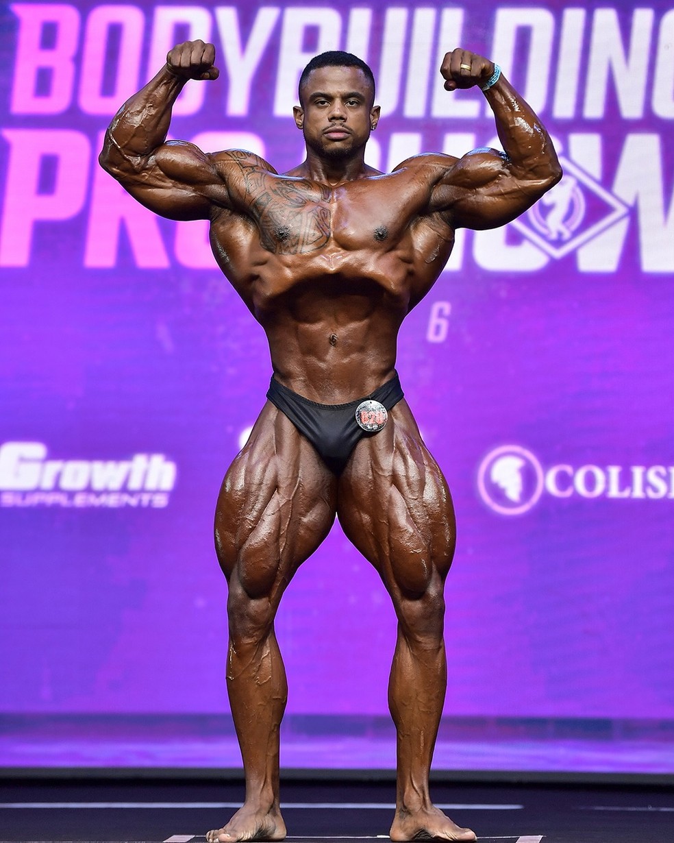 Livinho no palco do Arnold Classic Brasil 2026 — Foto: Giba Jr./Equipe Alpha/Musclecontest