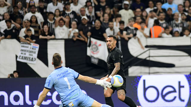 João Ricardco e Matheuzinho em Corinthians x Fortaleza