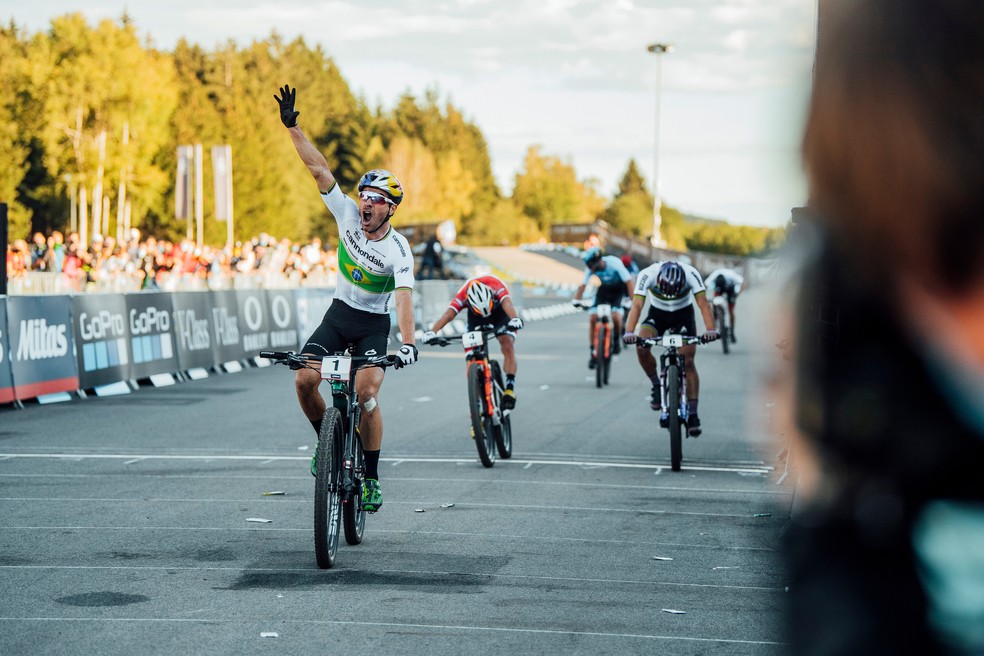 Copa do Mundo de MTB: sapatilha usada por Avancini no título é