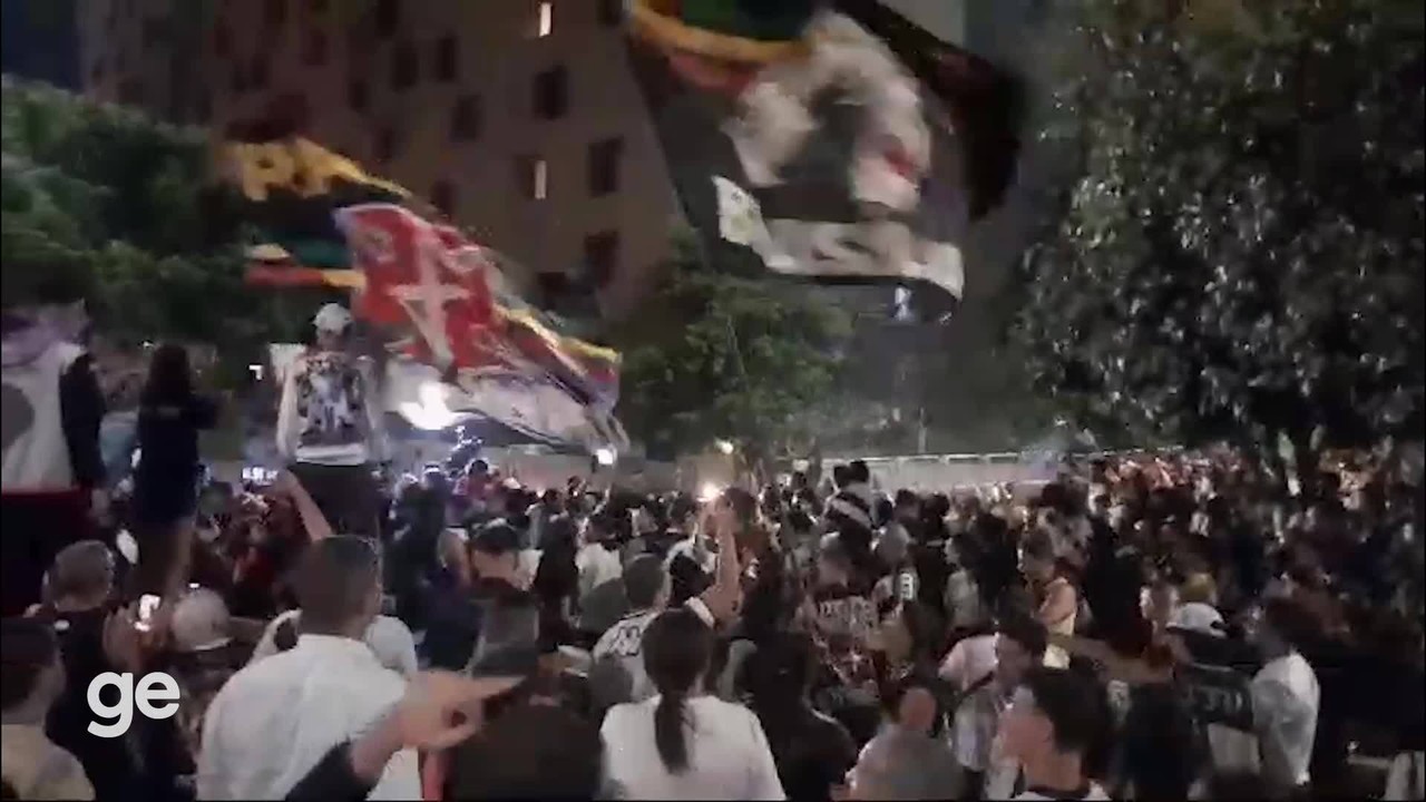 Torcida do Vasco lota hotelganhar todos os tempos basquete betanoBrasília para receber delegação