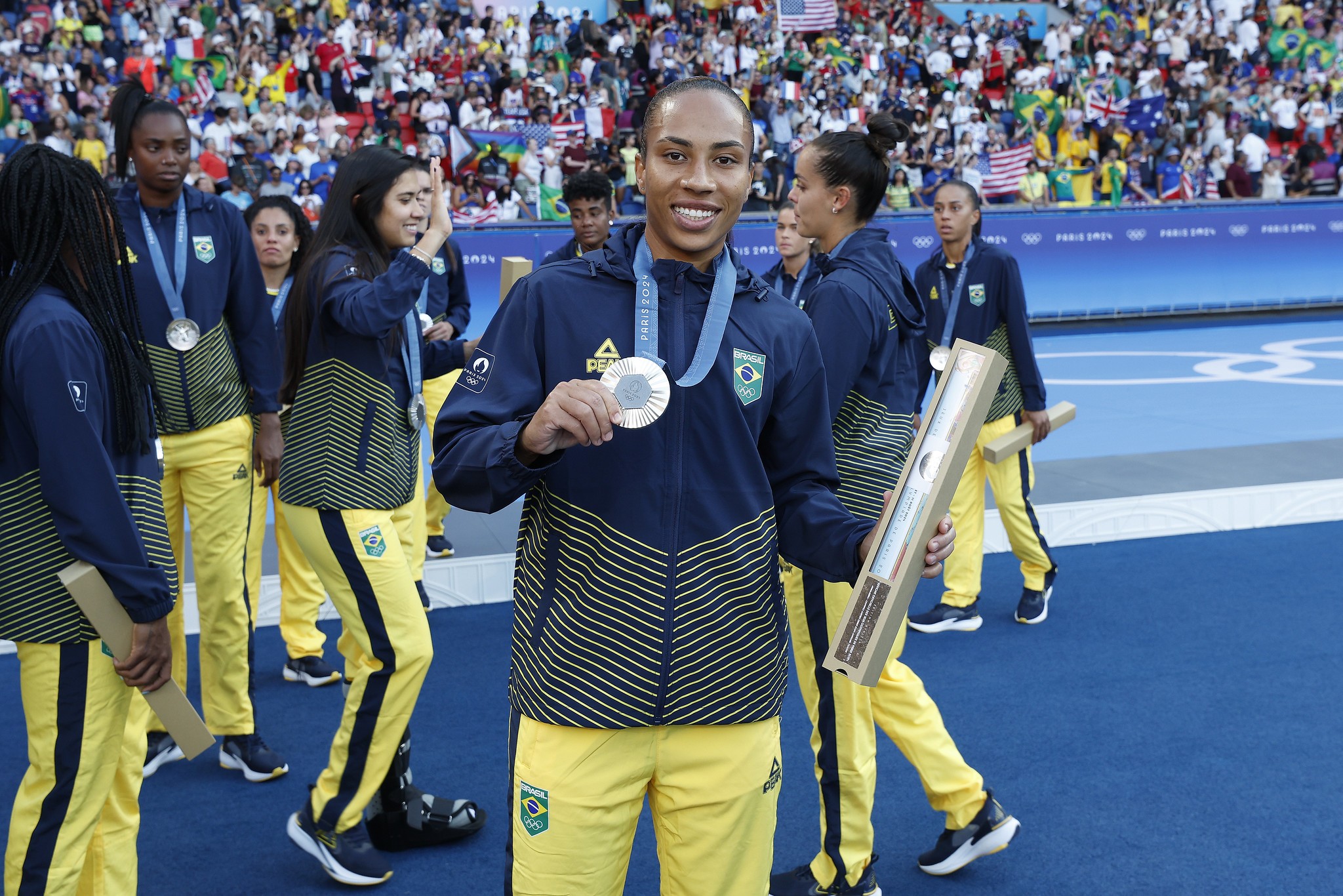 Corinthians feminino reforça defesa com zagueira medalhista de prata em Paris.