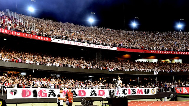 Torcida do São Paulo na partida contra o Nacional, no Morumbis