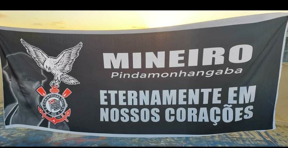 Torcedores do Corinthians homenageiam vítimas de acidente de ônibus em MG — Foto: Divulgação