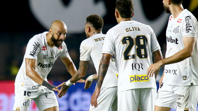 Thaciano e Neymar comemoram o primeiro gol do Peixe