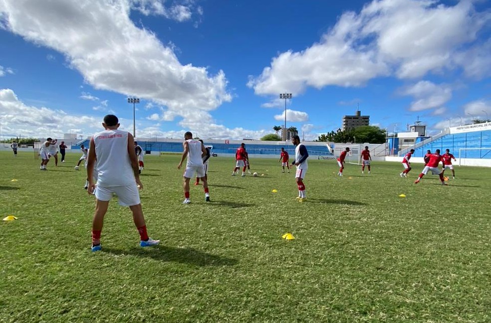 Treino do Esporte de Patos no Jos� Cavalcanti � Foto: Vitor Brand�o / Esporte de Patos