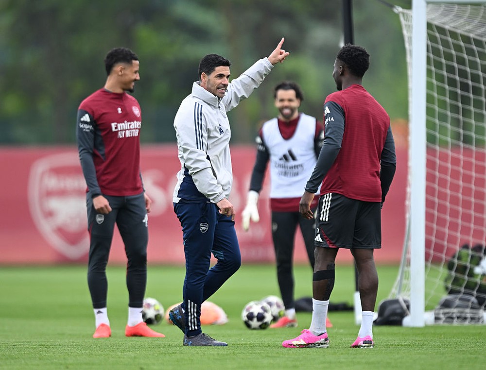 Arsenal iguala marca histórica e busca voltar à final da Champions após duas décadas