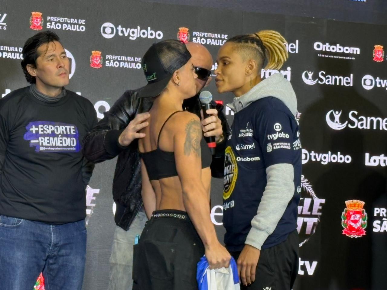 Atleta durante pesagem oficial no Jungle Fight