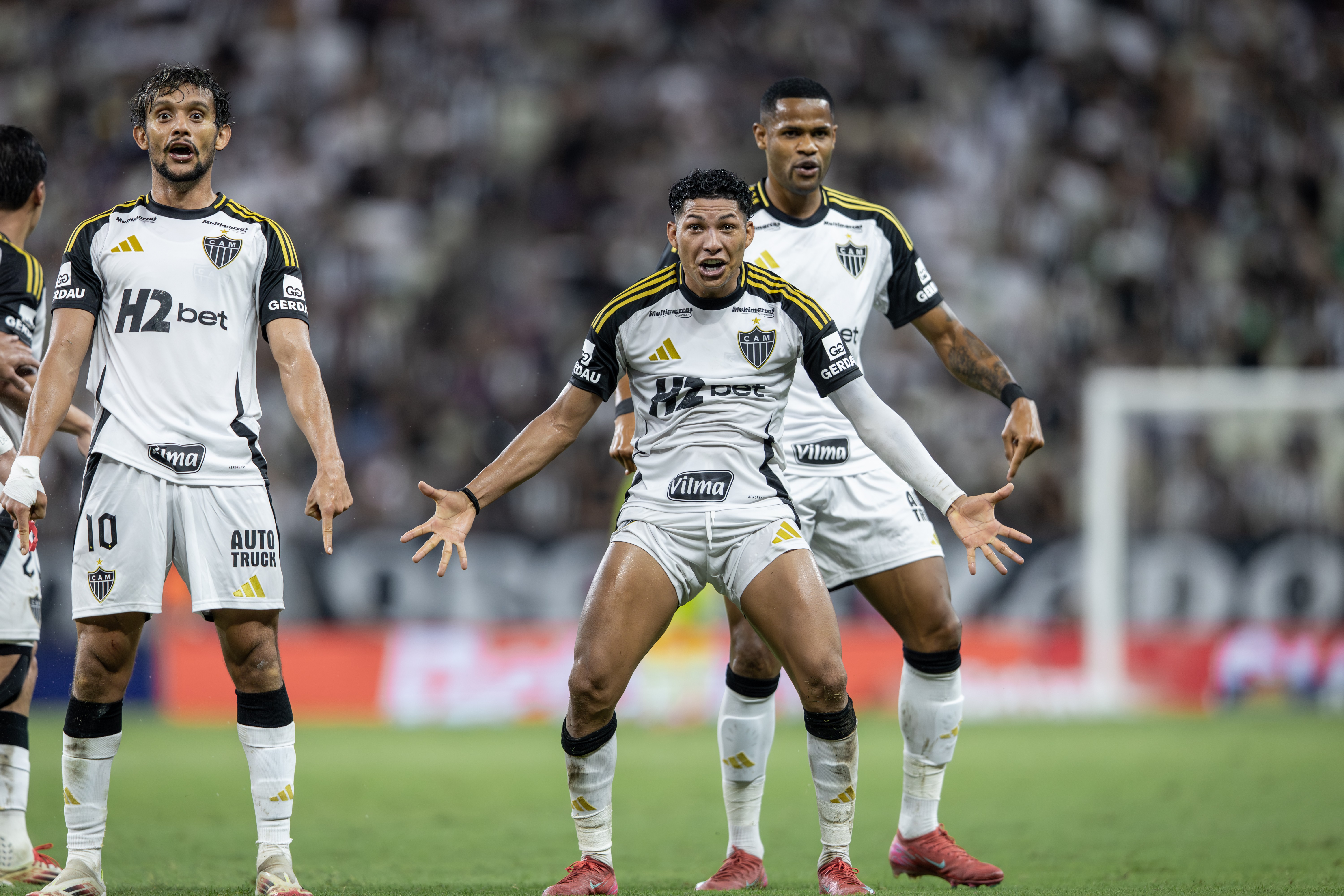 Análise: Cuca corrige rota do Atlético-MG na etapa final e renova fôlego do time