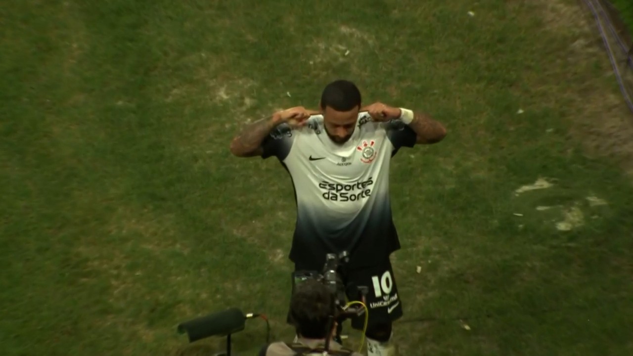 Memphis elogia desempenho do Corinthians e reclama de goleiros no Brasileirão.