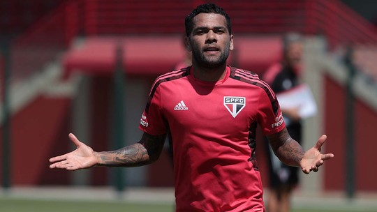 São Paulo reduz dívida com Daniel Alves pela metade