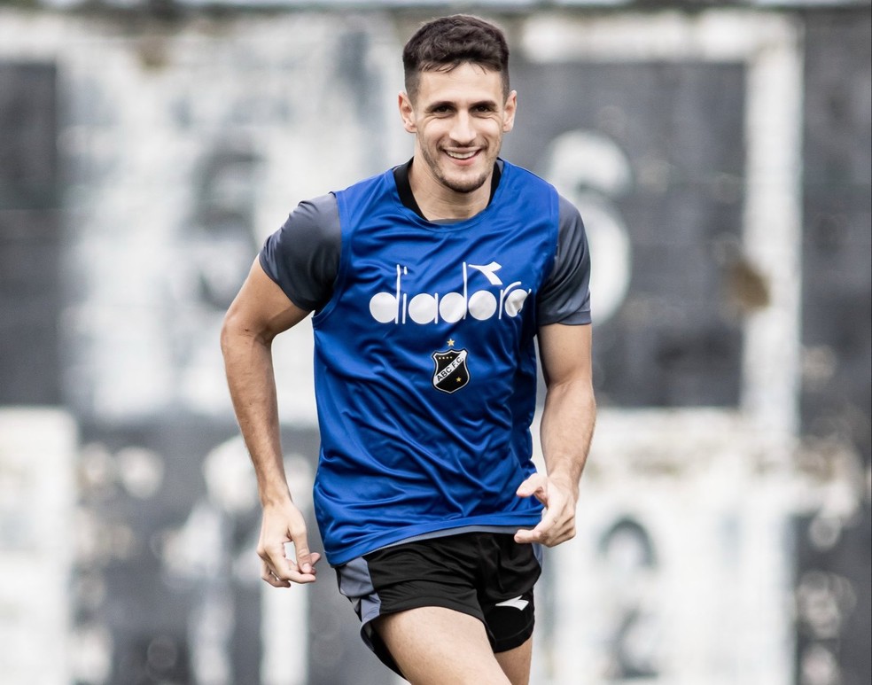 Luiz Fernando recuperado para o confronto