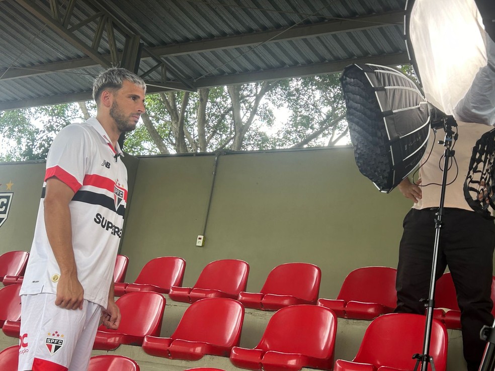 Calleri no media day no CT do São Paulo — Foto: Marcelo Braga