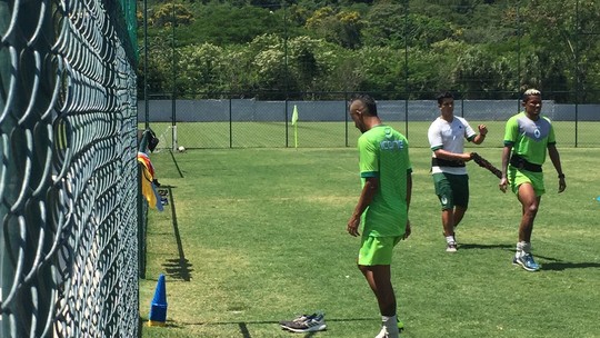 Sem clube, Léo Moura mantém a forma no Boavista e visita CT do Fla