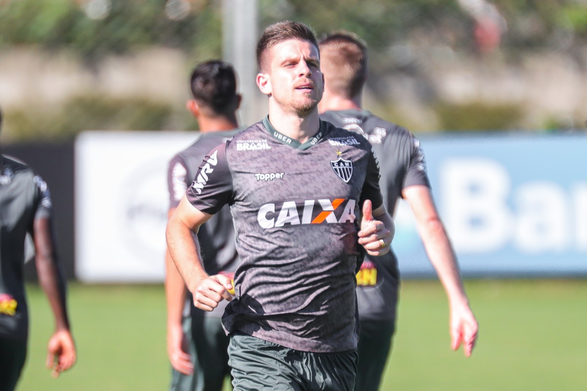 Inter e Coritiba encaminham troca de Gabriel Dias por Matheus Galdezani
