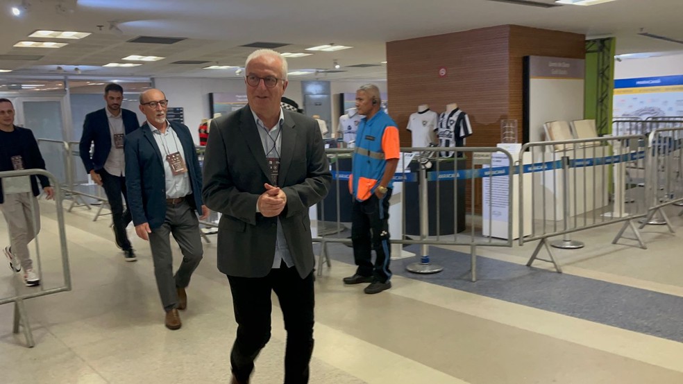 Dorival Júnior, técnico da seleção brasileira, chega ao Maracanã para acompanhar Flamengo x Botafogo — Foto: Sérgio Santana