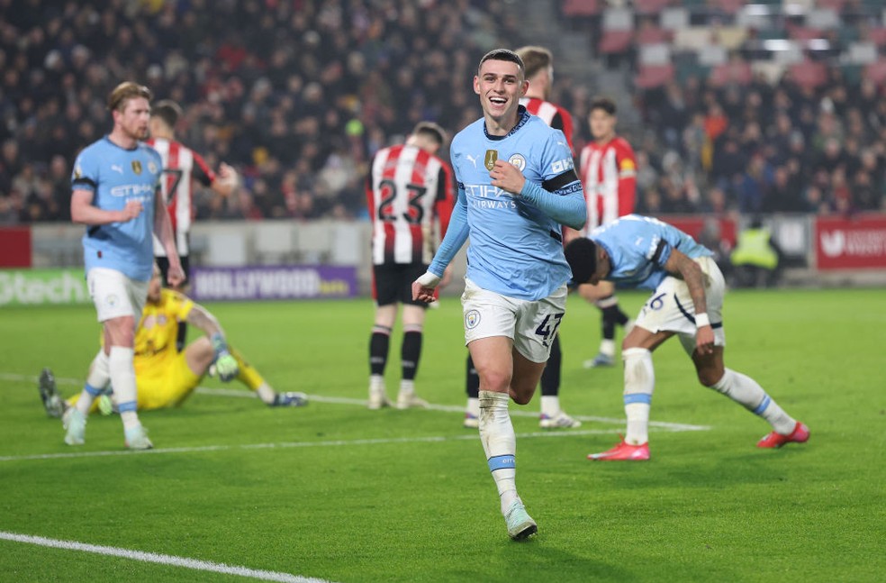 Foden comemora gol marcado contra o Brentford — Foto: Alex Pantling/Getty Images