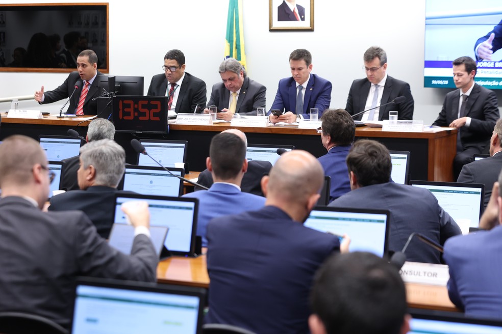 CPI da Manipulação no Futebol fez audiência com membros do MP-GO e presidente do Vila Nova — Foto: MyKe Sena/Câmara dos Deputados