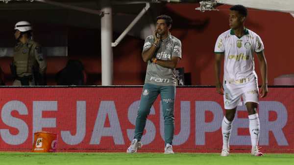 Abel critica gramado, elogia torcida e valoriza esforço do Palmeiras na estreia.