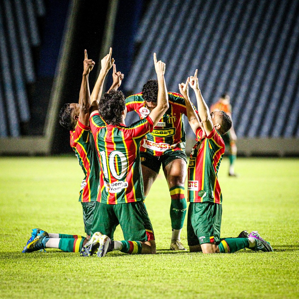 Time do Sampaio Corrêa em seus históricos de partidas decisivas no Cariocão.