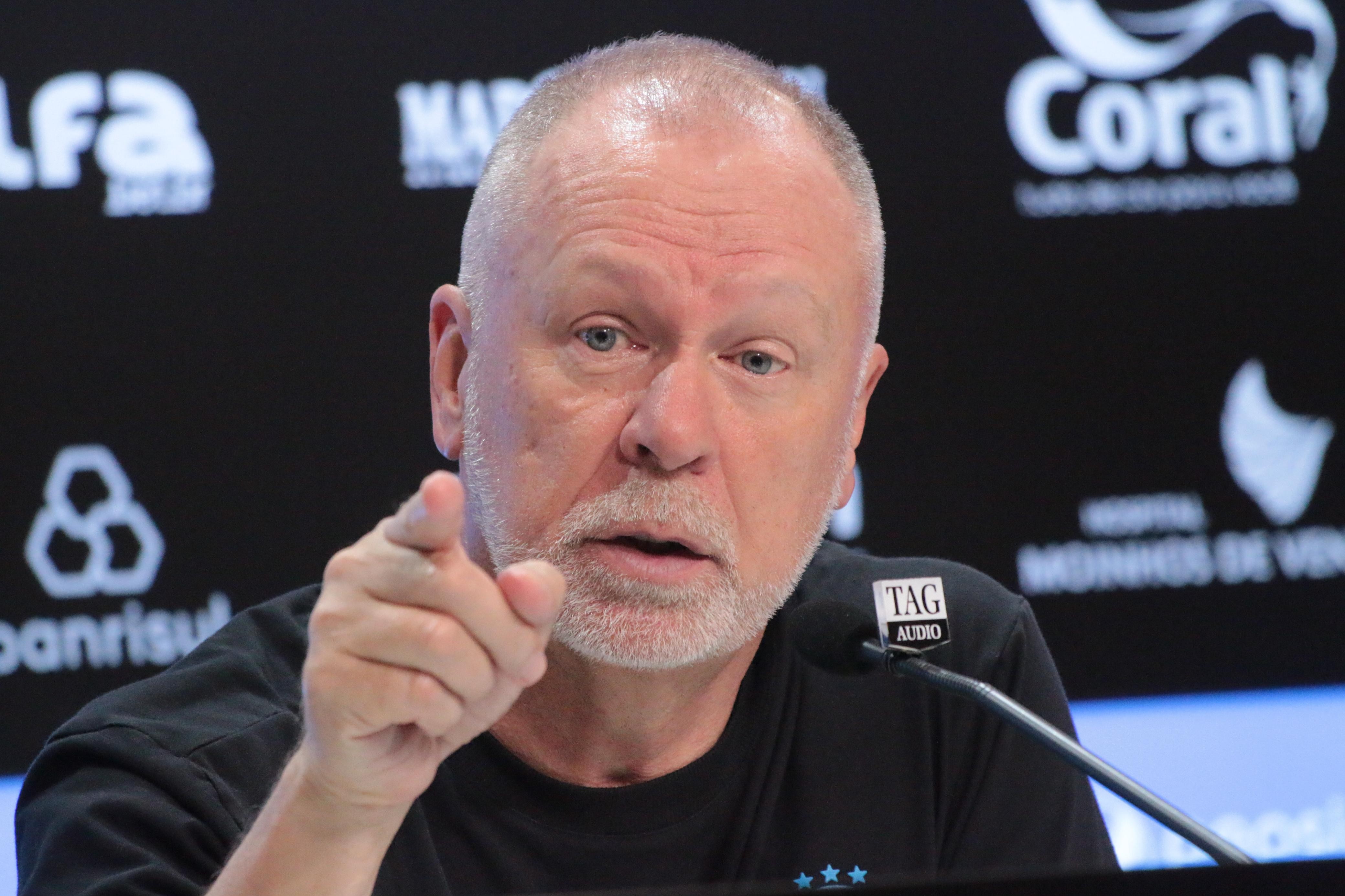 Mano explica insulto a torcedor após vitória do Grêmio: Merecemos respeito