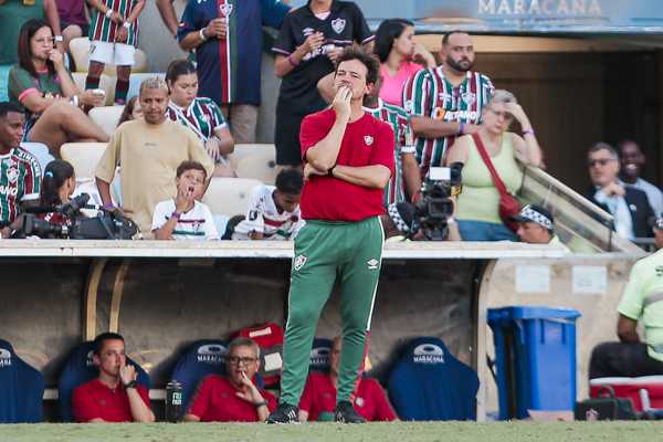 Diniz cites erosion and explains Fluminense's lineup: 'A healthier team' |  Fluminense