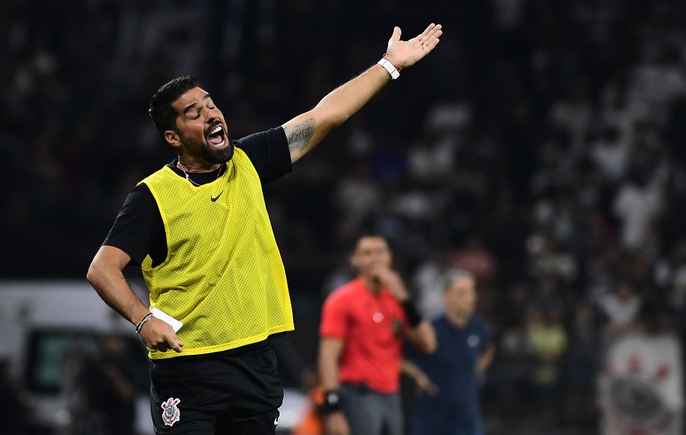 Antonio Oliveira em Corinthians x Fortaleza — Foto: Marcos Ribolli