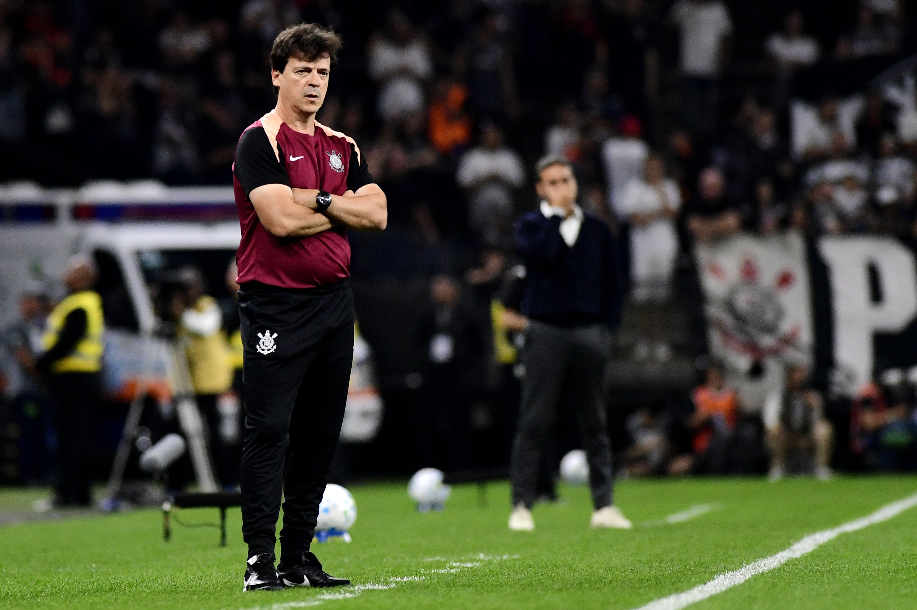 Diniz Anuncia Escalação Estratégica do Corinthians e Reacende Esperança pela Permanência de Memphis